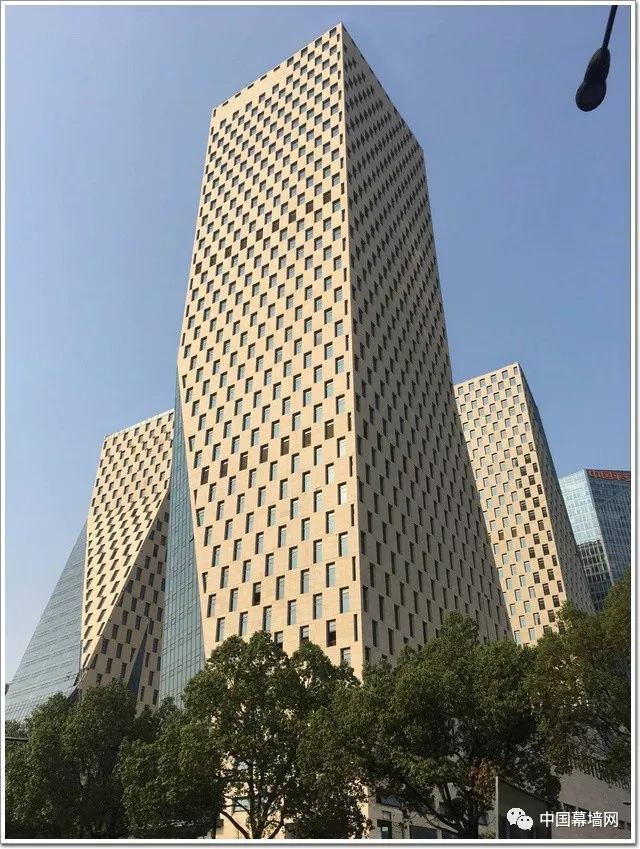 【工程】中南幕墙为14万平超大建筑体&ldquo;穿外衣&rdquo;,&ldquo;中国人寿大厦&rdquo;列席工程奖