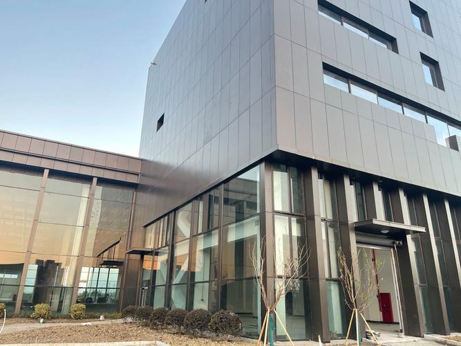 工程的建筑幕墙公司;立足长三角地区,公司主要开展业务为从幕墙设计到